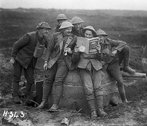 New Zealand soldiers with a copy of New Zealand at the Front, 20 Nov 1917